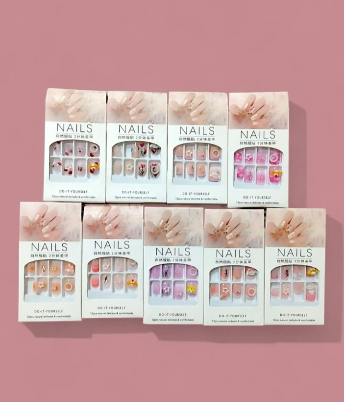 ناخن طرحدار گل برجسته ( چسبدار ) 6بسته
